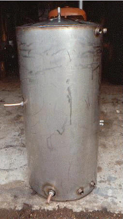 Storage Tank containing Heat Exchanger